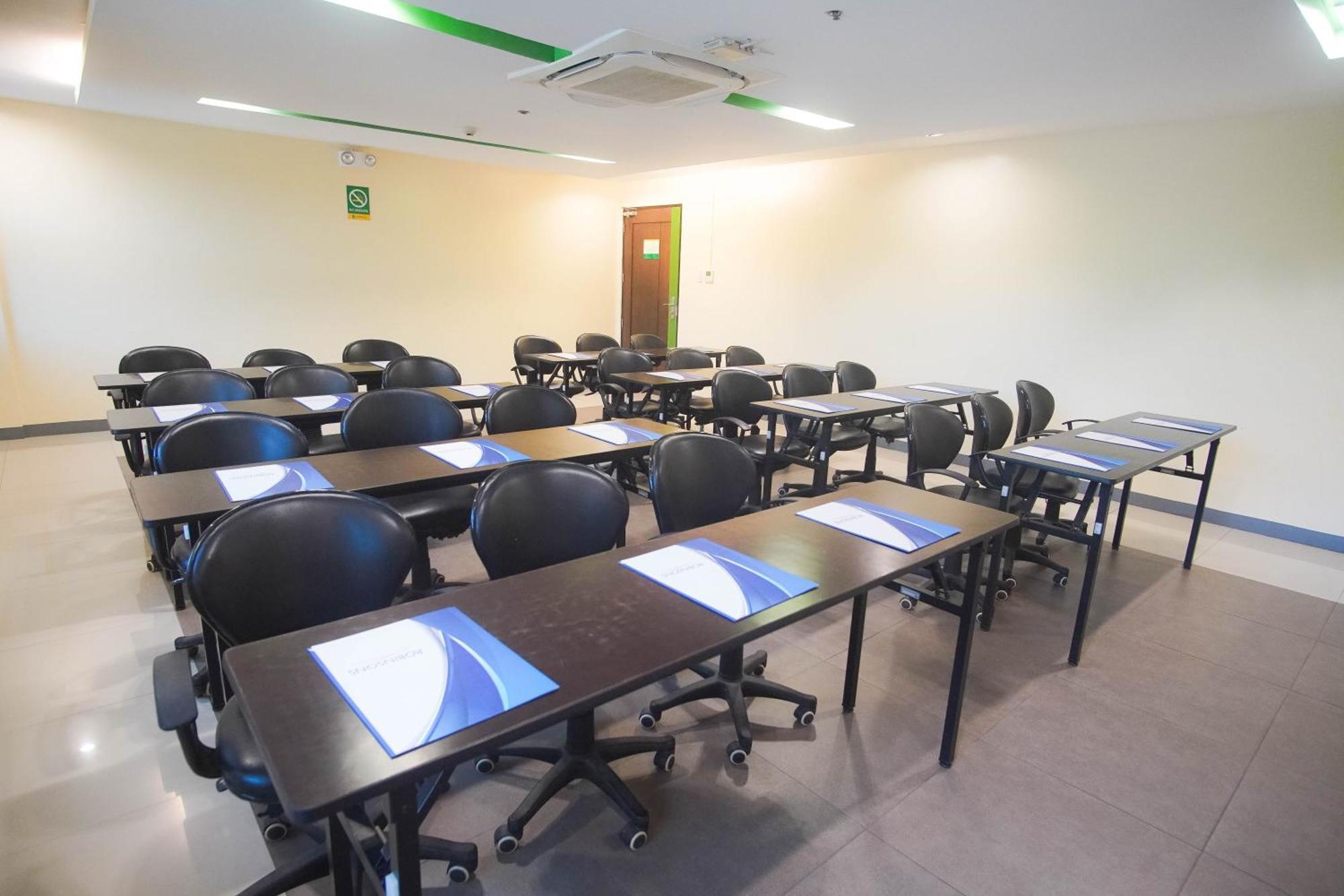 Go Hotels Bacolod Eksteriør bilde