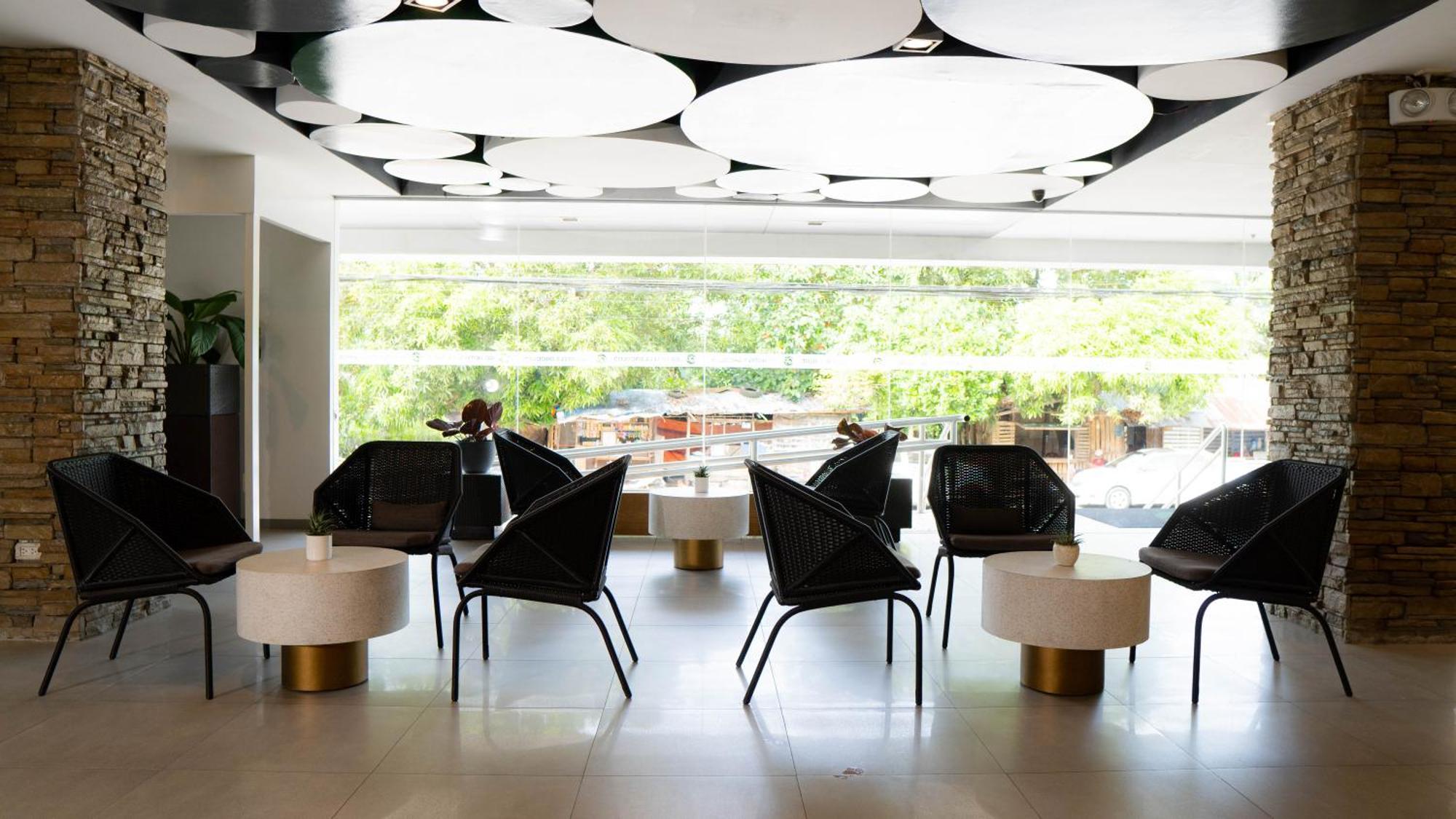 Go Hotels Bacolod Eksteriør bilde