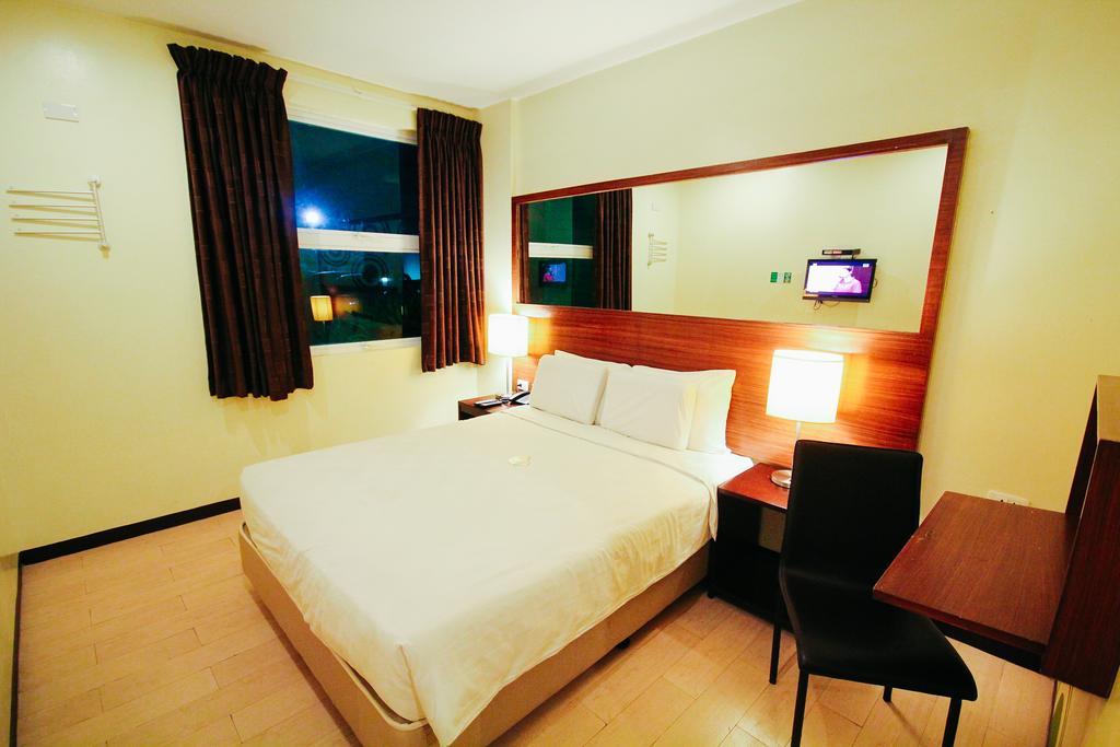 Go Hotels Bacolod Eksteriør bilde