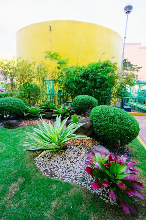 Go Hotels Bacolod Eksteriør bilde