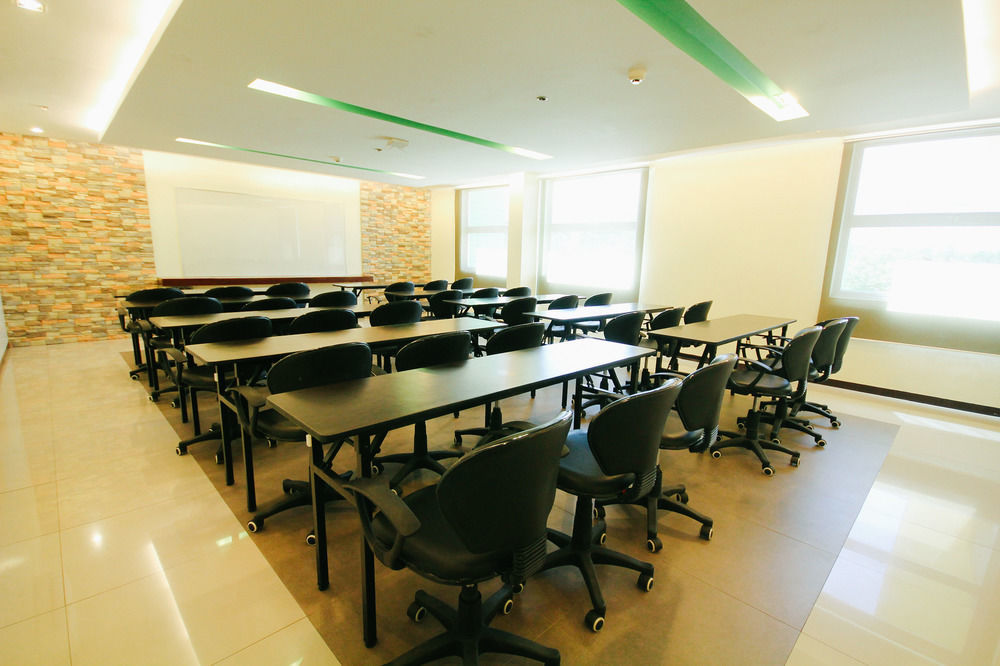 Go Hotels Bacolod Eksteriør bilde