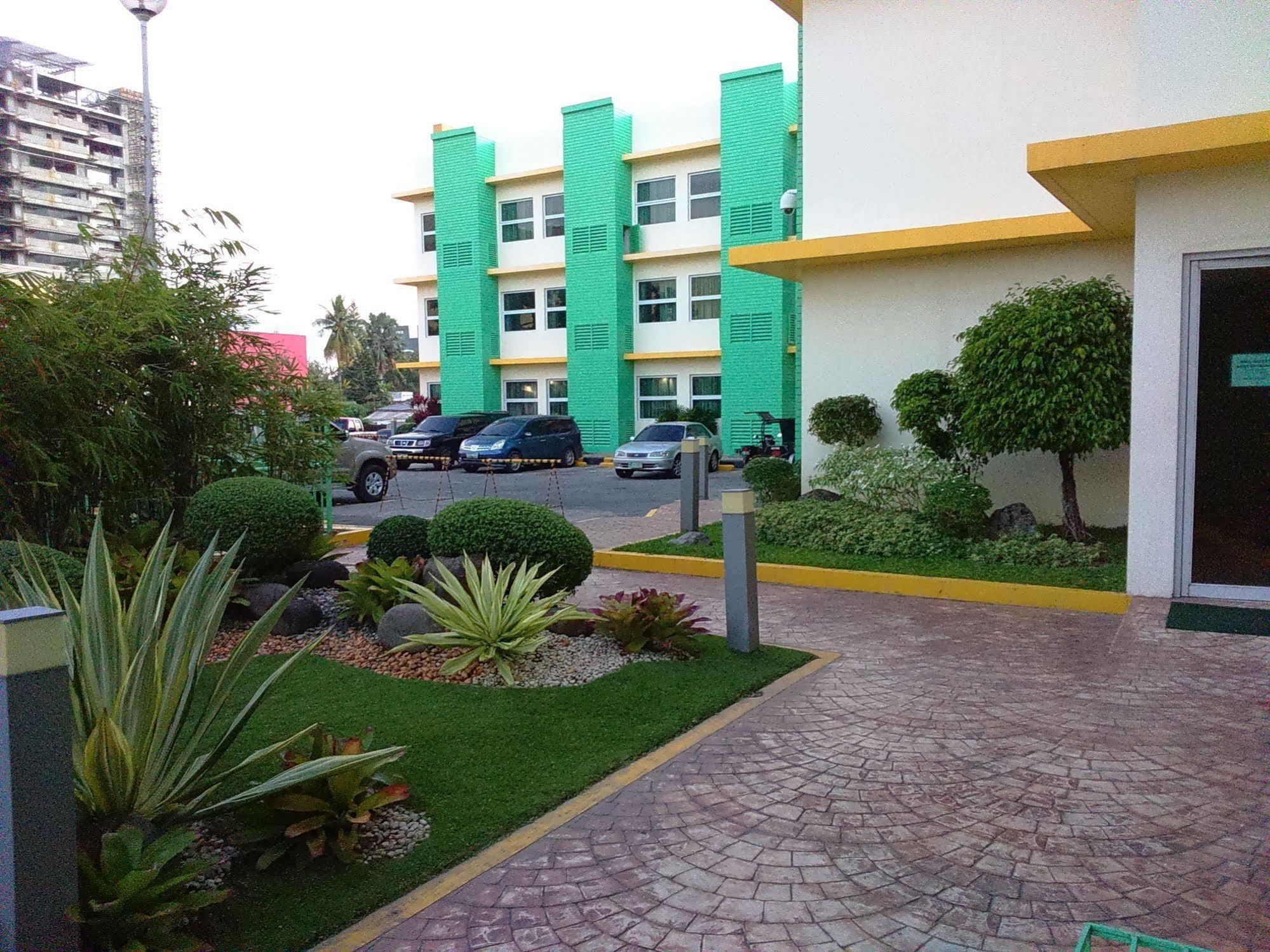 Go Hotels Bacolod Eksteriør bilde
