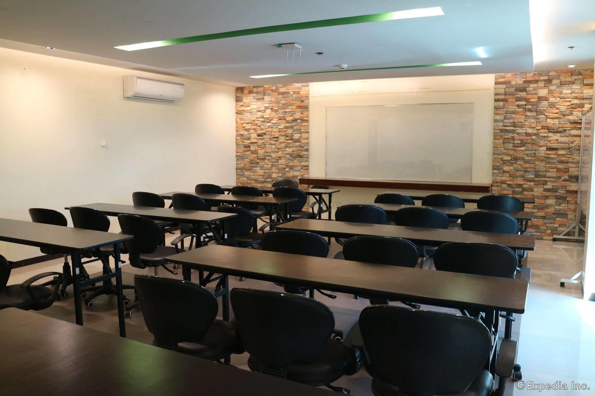 Go Hotels Bacolod Eksteriør bilde